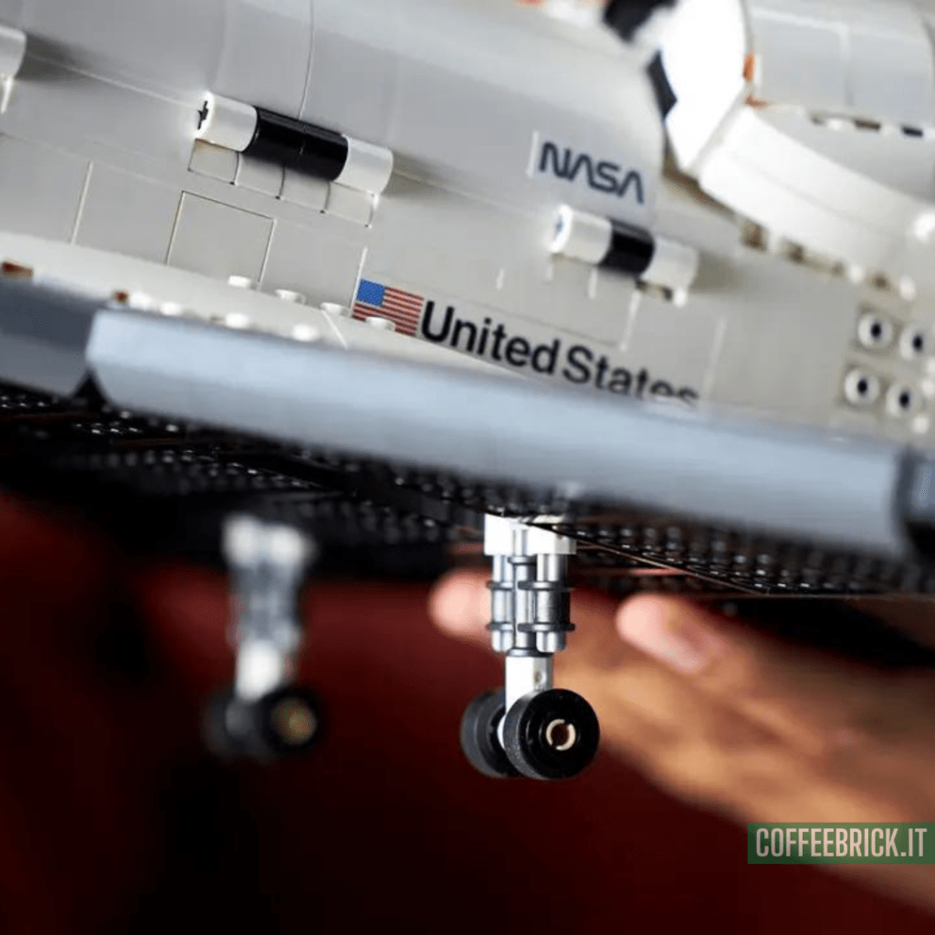 Explore the Infinite Universe with the LEGO® Shuttle Discovery 10283: An Exciting Journey into Space - CoffeeBrick.it
