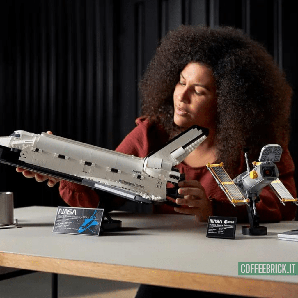 Exploramos el infinito universo con el Shuttle Discovery 10283 LEGO®: Un emocionante viaje al espacio - CoffeeBrick.it
