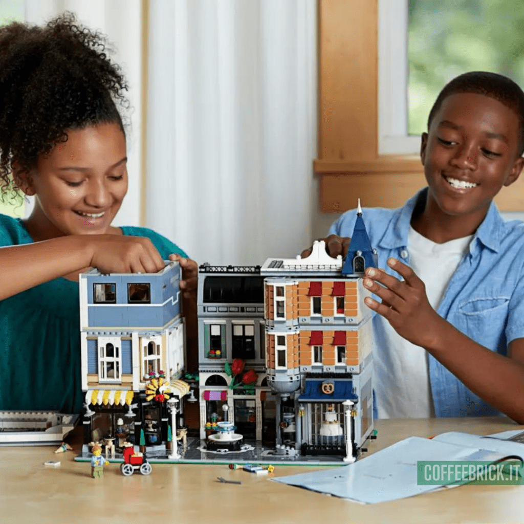 Explorez la Magique La place de l’assemblée 10255 LEGO® : Un Chef-d'œuvre Modulaire pour Célébrer 10 Ans de Créativité ! - CoffeeBrick.it